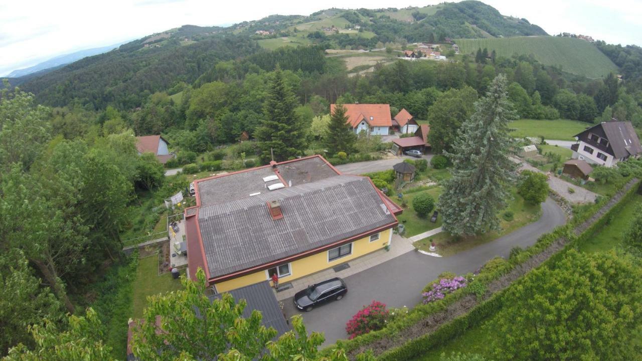 Haus Renarth - Michaela Pro Apartment Kitzeck im Sausal Exterior photo
